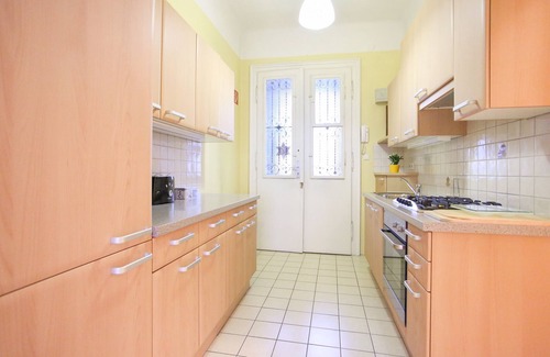 Ottakring Apartment | Colorful, bright apartment for 4 people in a quiet location