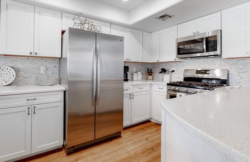 Cathedral City Apartment | Colorful condo w/a private balcony, gated entrance, shared pools