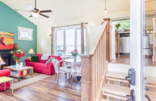 Columbia City Cottage | Colorful Cottage Close to Lake Washington