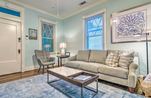 Hillcrest House | Colorful Cottage with Deck about 5 Mi to Downtown!