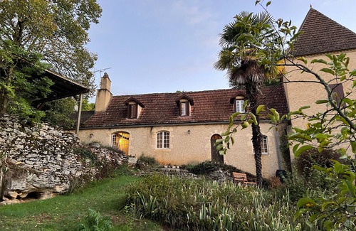 Puy-l'Eveque House | Colorful country house with spacious garden, extra-large pool and forest