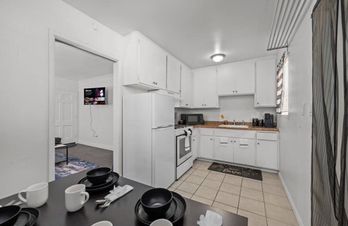 North Park Apartment | Colorful & Cozy Oasis: Walk Score 95/100, Free Pkg