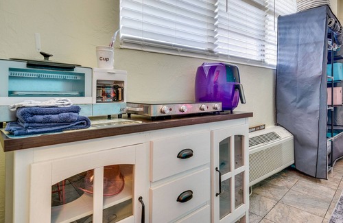 Bostwick Park Apartment | Colorful Daytona Beach Vacation Rental w/ Pools!