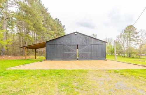 Tunnel Hill Cottage | Colorful Designer Farmhouse - Dalton/Chattanooga