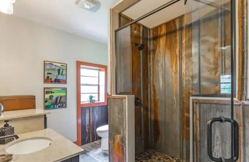 Tunnel Hill Cottage | Colorful Designer Farmhouse - Dalton/Chattanooga