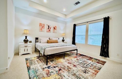 North Houston House | Colorful Dining Experience in Cozy Getaway