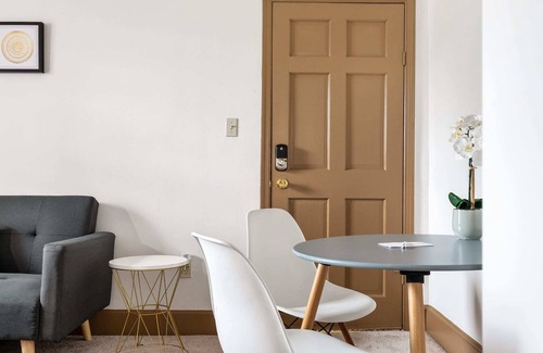 Downtown Harrisburg Apartment | Colorful Downtown 1BR
