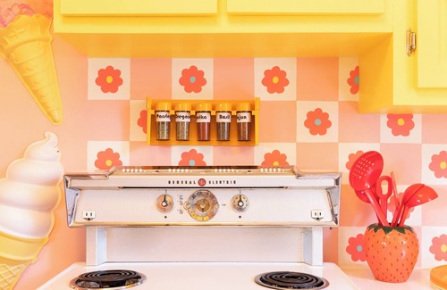 Hamilton House | Colorful & Funky Getaway – A Vintage Dream Come True