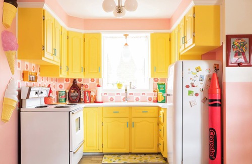 Hamilton House | Colorful & Funky Getaway – A Vintage Dream Come True