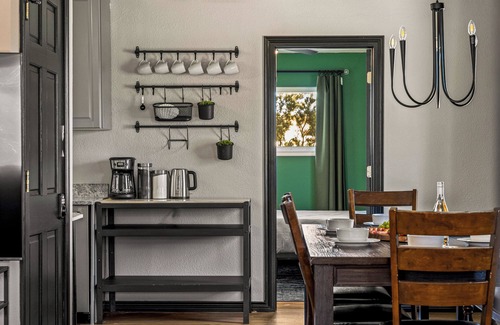 Dayton Triangle Apartment | Colorful Game Casa | BBQ | FIREPIT
