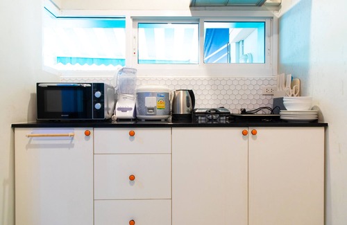 Bangkok Yai House | Colorful home near the Train station