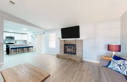 Ono Island House | Colorful home with inviting patio, pack-n-play, WiFi, & washer/dryer