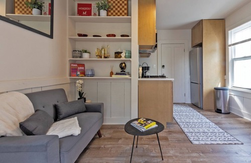 Woodstock Apartment | Colorful Modern Hideaway In Downtown Woodstock - AC & WiFi