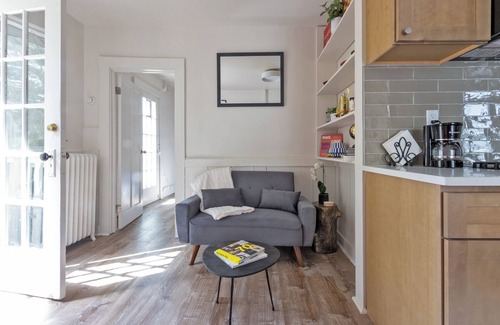 Woodstock Apartment | Colorful Modern Hideaway In Downtown Woodstock - AC & WiFi
