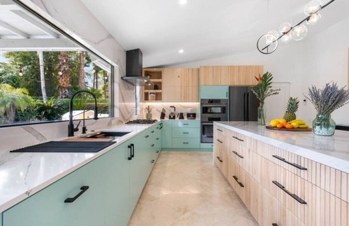 Araby House | Colorful Modern Luxury w/Stunning Mountain Views