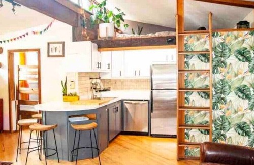 Boulder Cabin | Colorful Mountain Cabin