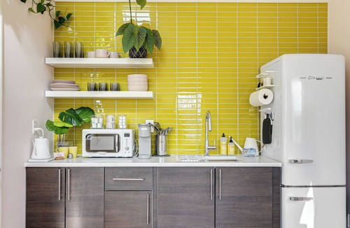 Mosby Apartment | Colorful private guesthouse in charming Richmond with Parking