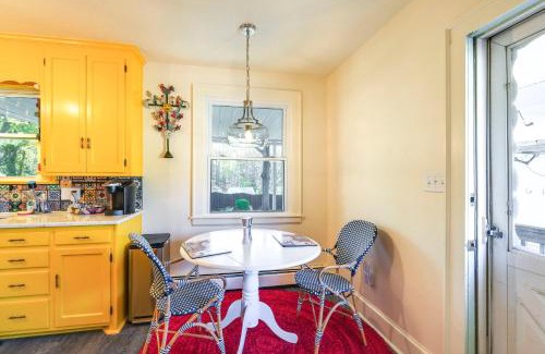 Roanoke House | Colorful Roanoke Vacation Rental with Hot Tub!