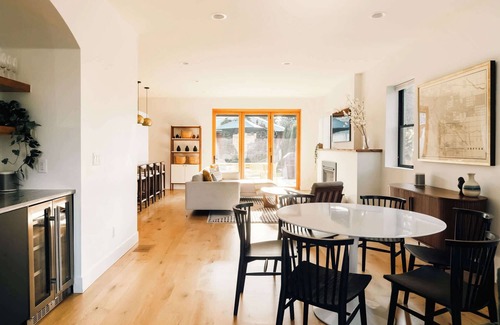 Sunnyside House | Colorful Sunnyside Escape - Walk to Dining & Parks