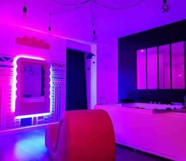 Rouffiac-Tolosan Apartment | Colorroom31 - Nuit insolite - Spa - Tantra - Love room