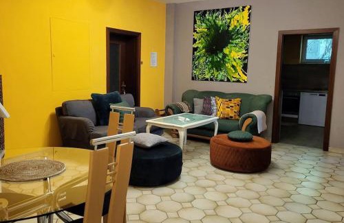 Vollerndorf Apartment | Colourful 2.5 Bedroom With Large Balcony & Garden.