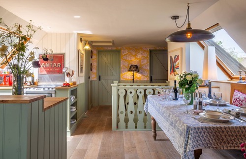 Stansfield Cottage | Colourful and cosy rural hideaway - Aspen Loft