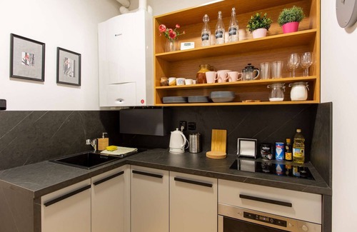 Prague 2 Apartment | Colourful apartment with 3 bedrooms in hip location