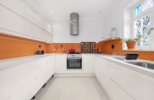 Mildmay Apartment | Colourful Comfort on the Terrace in Highbury, by Veeve