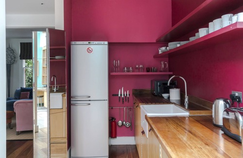 Dalgarno House | Colourful Connoisseur Notting Hill Walk to Portobello WFH Wifi