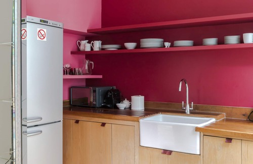 Dalgarno House | Colourful Connoisseur Notting Hill Walk to Portobello WFH Wifi