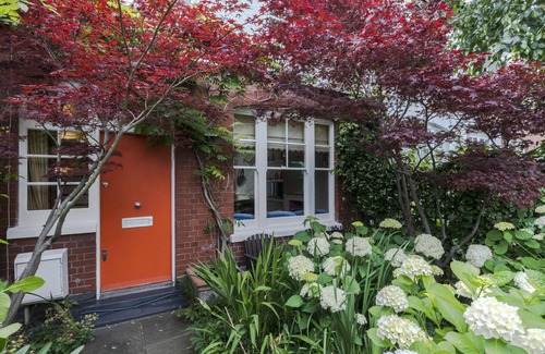 Dalgarno House | Colourful Connoisseur Notting Hill Walk to Portobello WFH Wifi