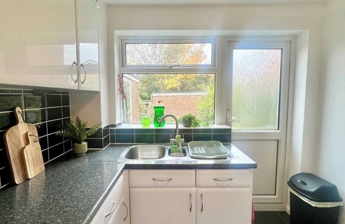 Saffron Walden House | Colourful home in Saffron Walden | Walk to town