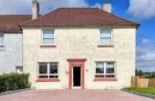 Clydebank Apartment | Colourful life-house near Glasgown