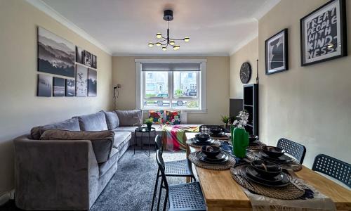 Clydebank House | Colourful life-house near Glasgow