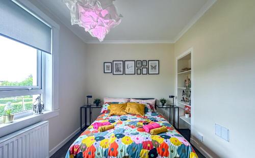 Clydebank House | Colourful life-house near Glasgow