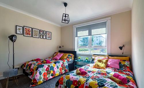 Clydebank House | Colourful life-house near Glasgow