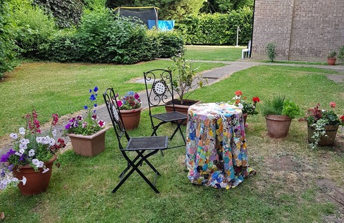 Welwyn Garden City Apartment | Colourful Quirky Apartment Opposite Shire Park