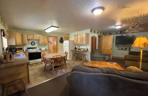 Cooke City-Silver Gate House | Colter's Cabin Yellowstone Getaway, Cooke City, MT