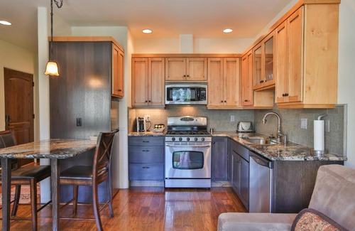 Hood River Hotel | Columbia Cliff Villas