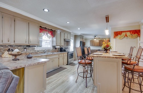 Dentsville House | Columbia Home Rental w/Hot Tub: 9 Mi to UofSC!