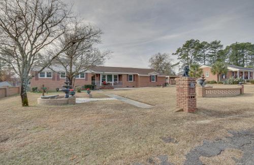 Dentsville House | Columbia Home Rental with Hot Tub 9 Mi to UofSC!