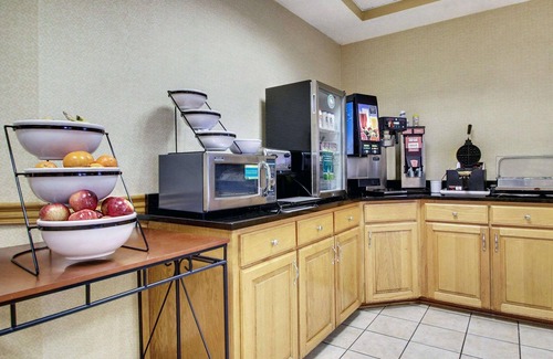 Columbia Hotel | Columbia Inn & Suites