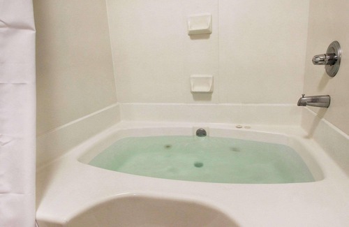Columbia Hotel | Columbia Inn & Suites