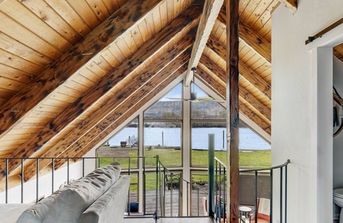 Cathlamet House | Columbia River Home w/ Dock & Beach Access