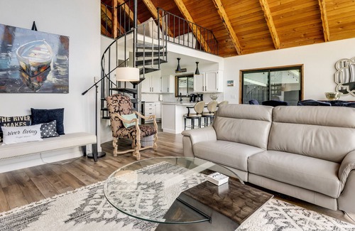 Cathlamet House | Columbia River Home w/ Dock & Beach Access