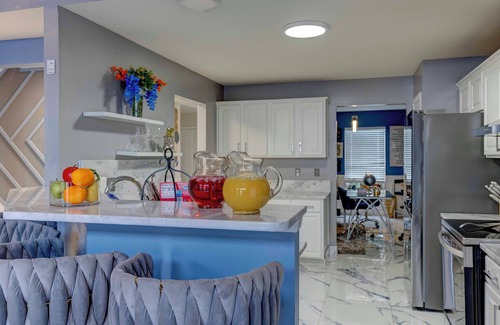 Easton House | Columbus Airport & Easton Mall HomenHot Tub/Theater/Sports Bar Much More