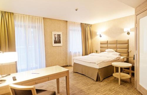 Dobron Hotel | Columna Medica