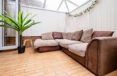 Alvaston Apartment | Colwell 4 Bedroom, 3 Bathroom House