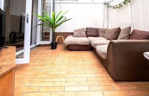 Alvaston Apartment | Colwell 4 Bedroom, 3 Bathroom House