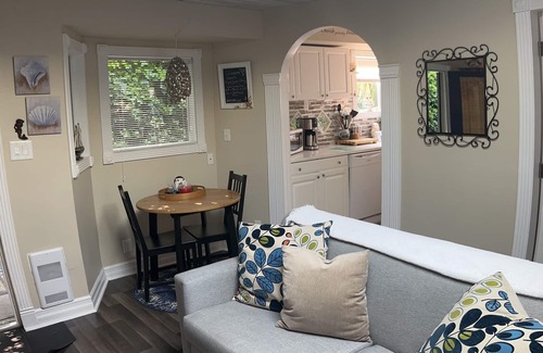 Colwood House | Colwood Cozy Cottage. Beautiful West Shore location. STR Reg # PM677703953